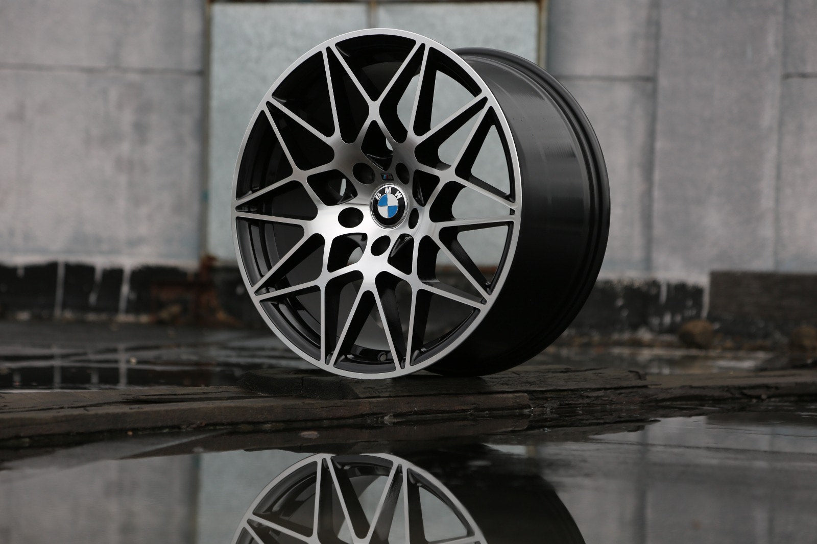 DM-826M Black/Silver